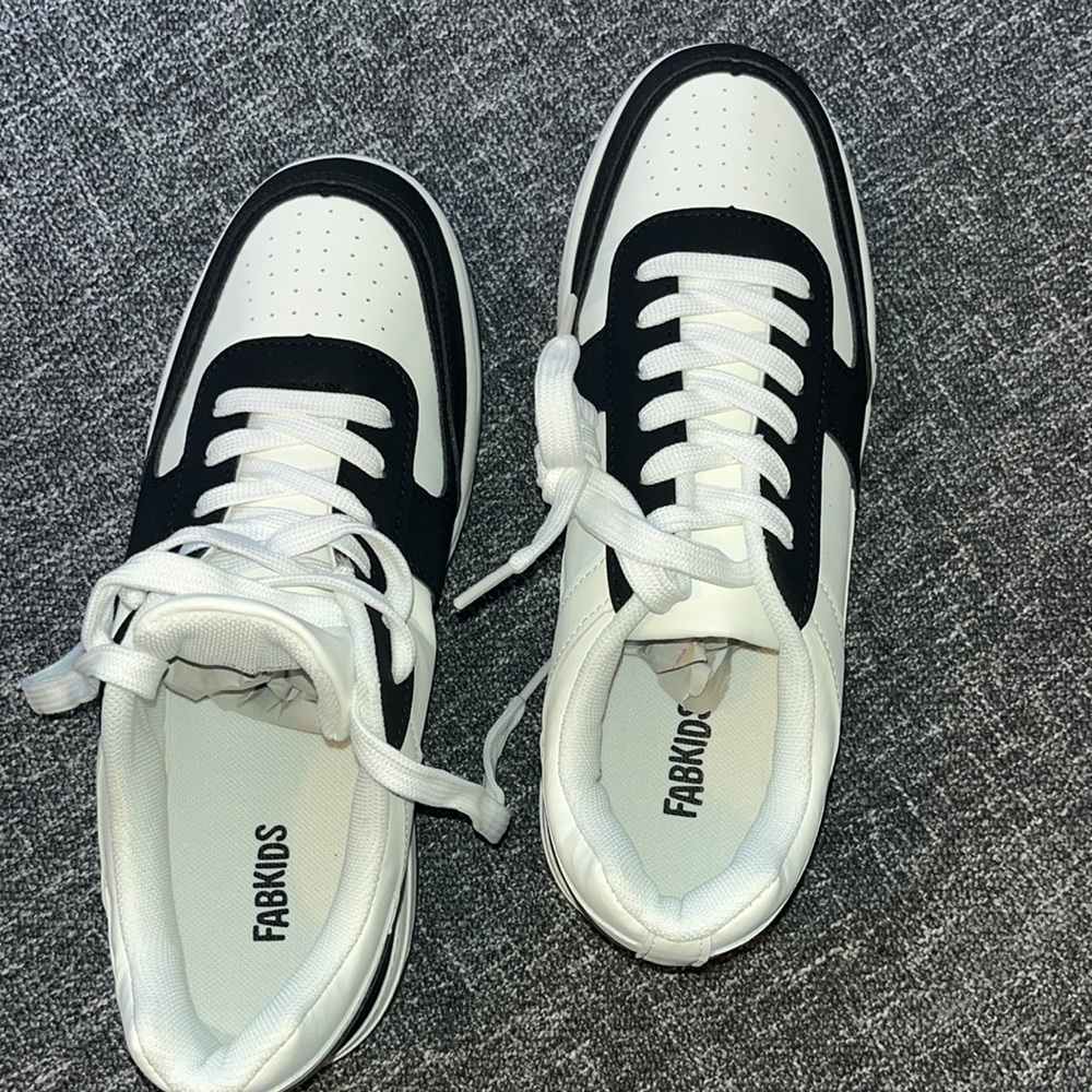 ☀️ 3 / $15 Sale ☀️ Adult shoes (FabKids brand) 7 male, 8.5 female.